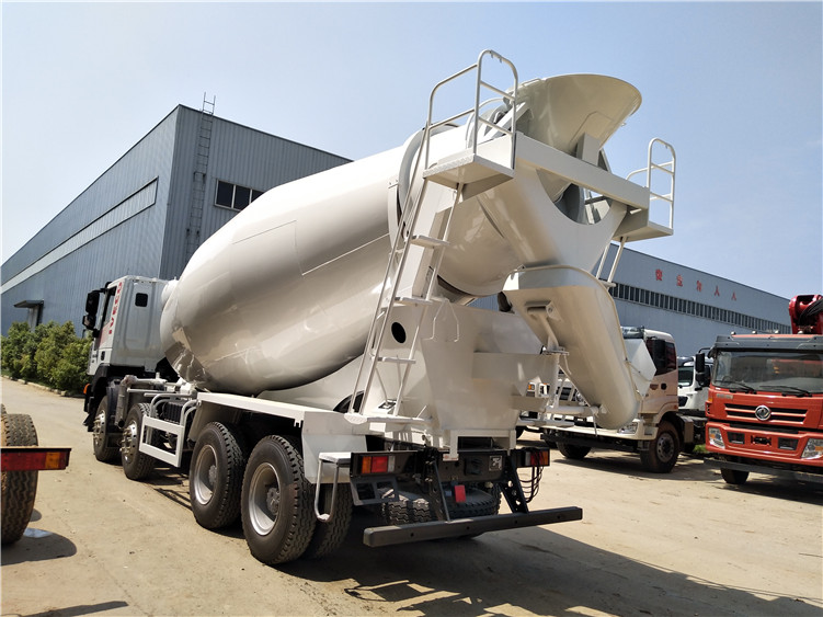 紅巖10-14方輕量化攪拌車(chē)