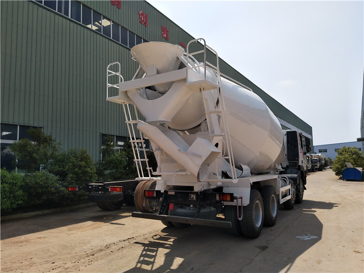 紅巖10-14方輕量化攪拌車(chē)