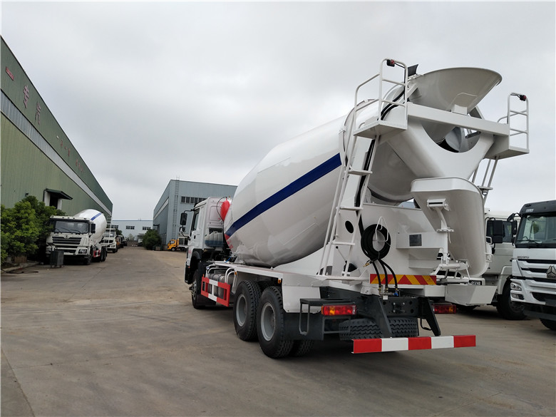 15方攪拌車(chē)重汽豪沃